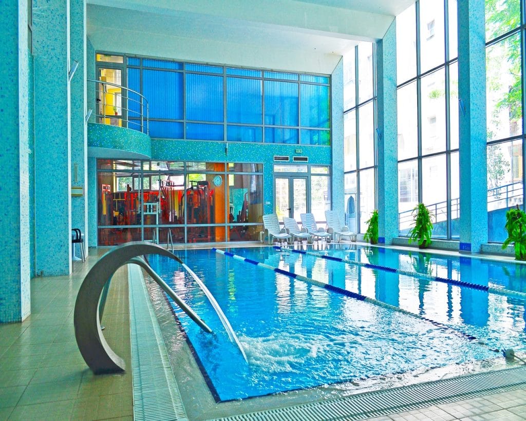 закрит басейн на хотел Аква Бургас